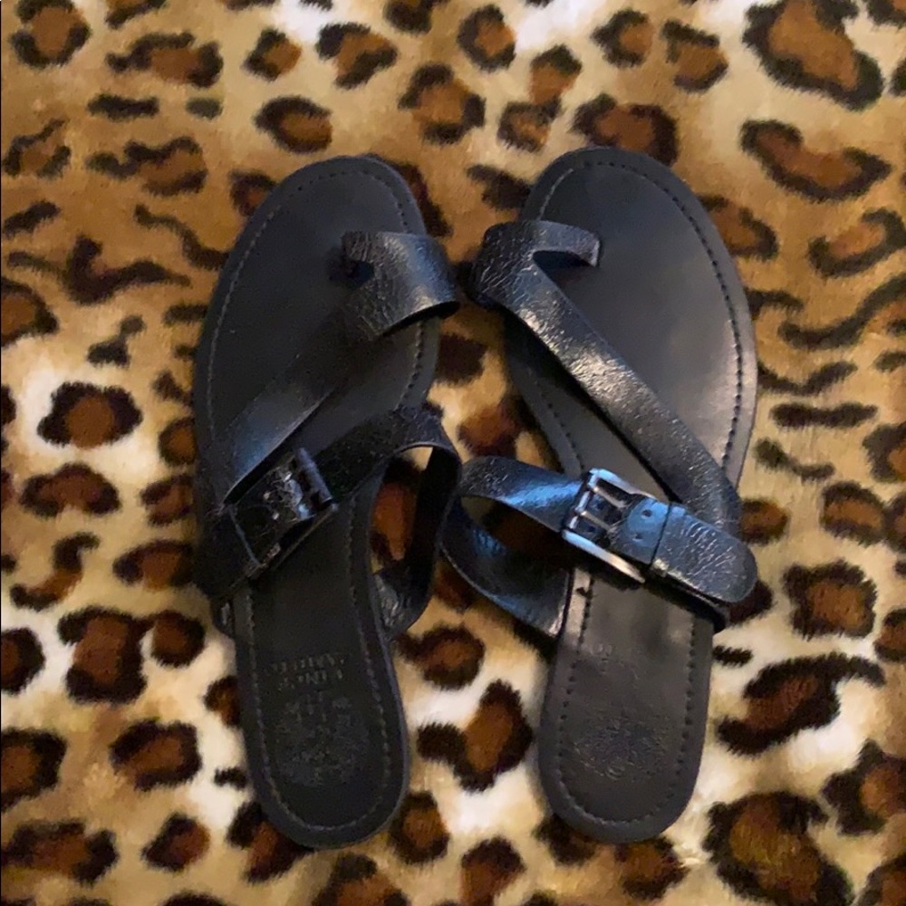 Black & white flat sandal